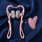 Uso de la piedra Gua Sha junto al masajeador de rodillos para relajar la parte posterior del cuello